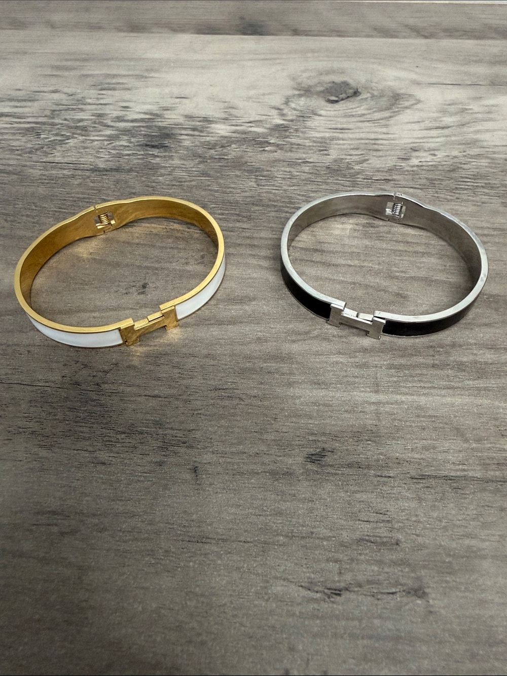 Metal Cuff Bracelet Set - Black & Silver and White & Gold - Picture 6 of 6